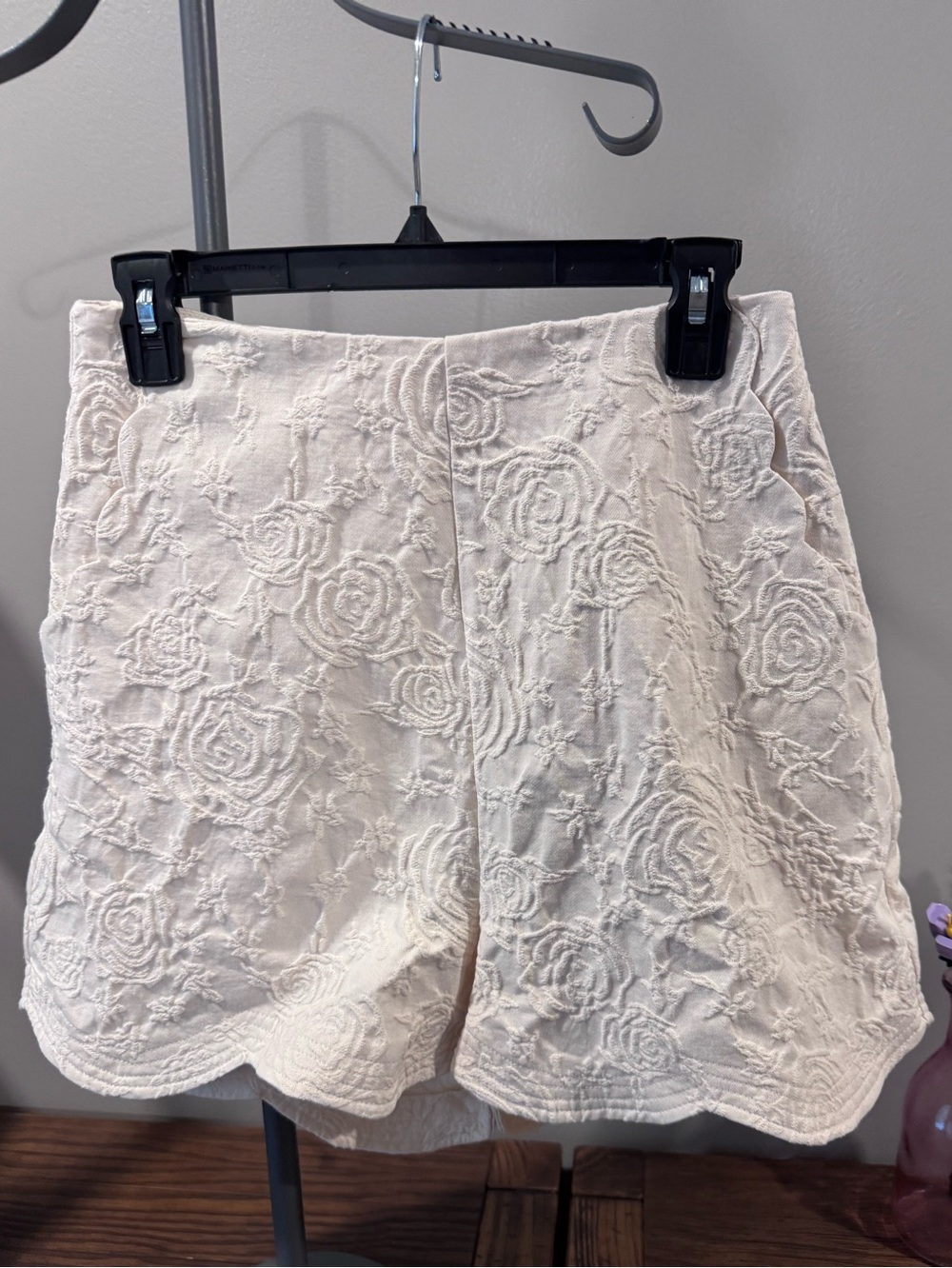 En Saison Cream Embroidered Floral Scallop Hem Skort